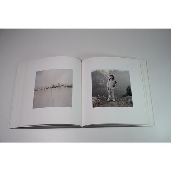 Alec Soth, Dog Days Bogota Hardcover Book RARE Minnesota Photographer - Picture 12 of 15